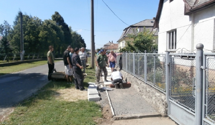 Oprava chodníka na Cintorínskej ulici - Járda javítása a Temető 